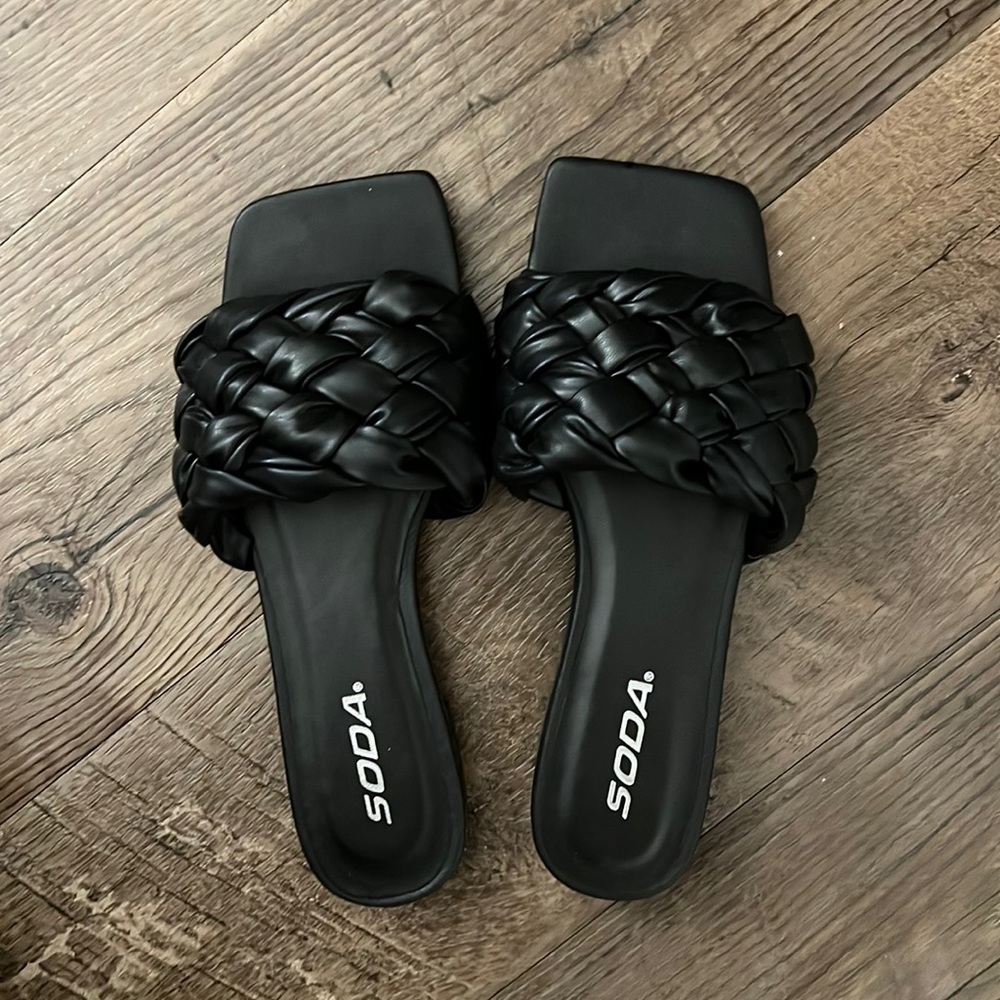 Black SODA sandals size 6